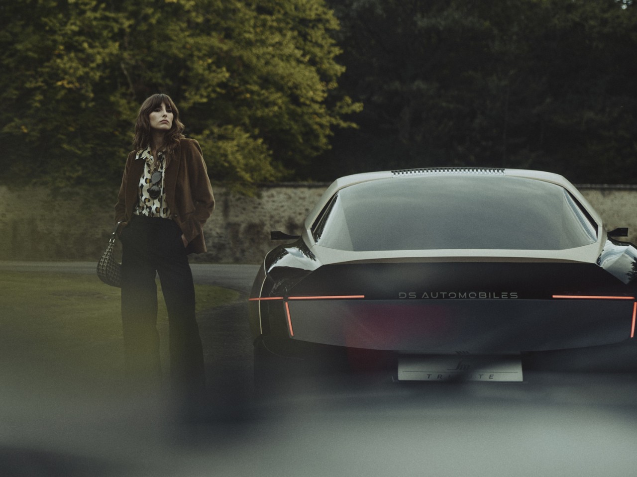 SM TRIBUTE vista trasera